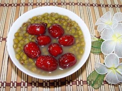 cháo đậu xanh táo đỏ bổ máu